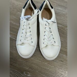 Torrid casual white shoes. Size 8.5 fits a size while size big.